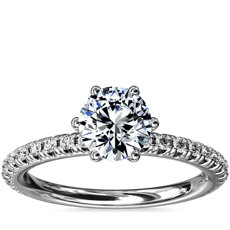 鉑金六爪小巧密釘鑽石訂婚戒指（1/4 克拉總重量）